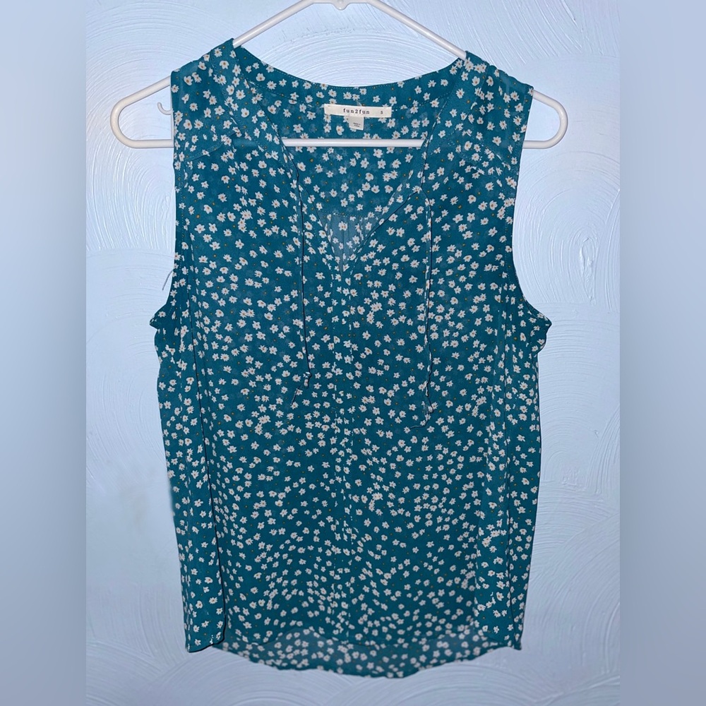 Ladie’s Fun 2 Fun Sheer Teal Floral Tank, Size Small